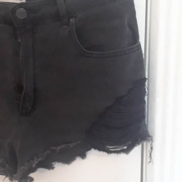 Shorts - Picture 3 of 4